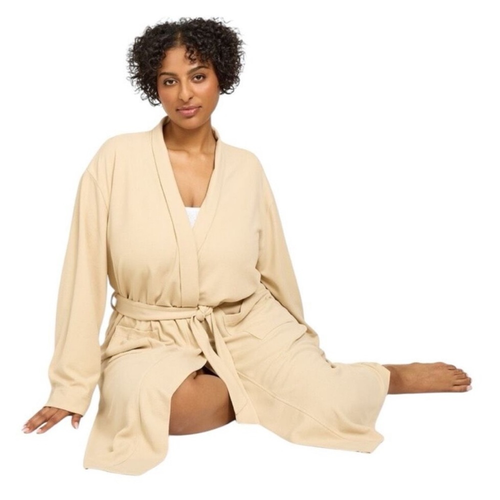 Line & Dot Waffle Knit Robe G.